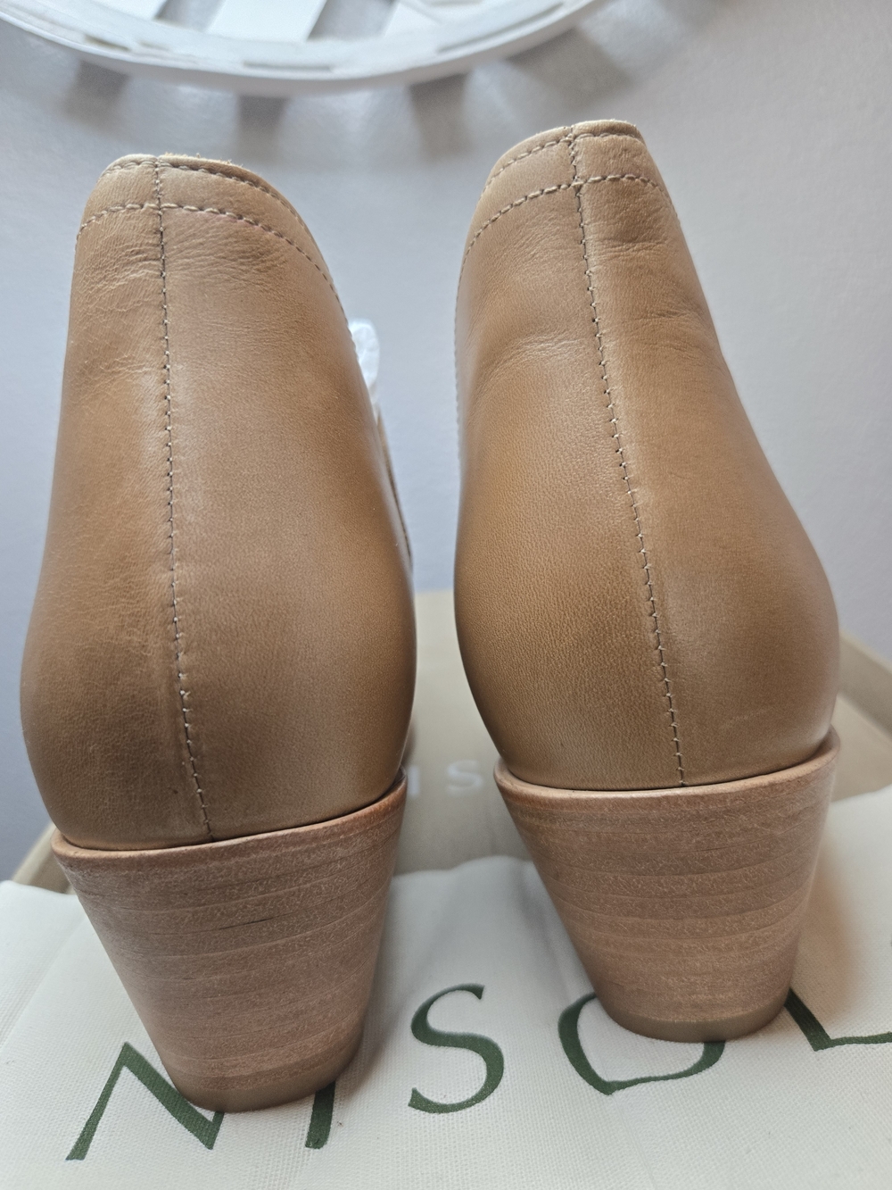 Nisolo Mia Women's Beige Leather V-Cut Low Heel Booties - Sz 9.5 Ret $200 New - Picture 7 of 14